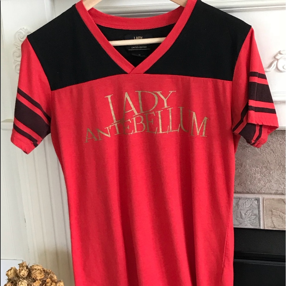 💗pick 3 for $9💗 Lady Antebellum T-shirt
